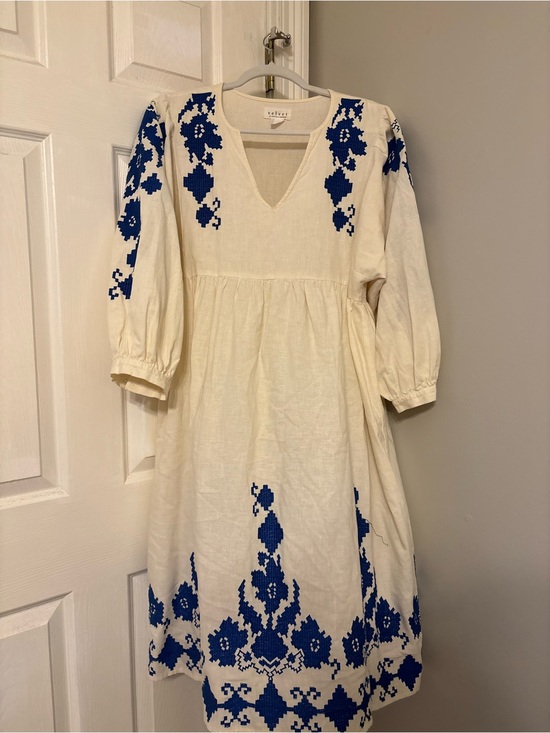Velvet by Graham & Spencer Dresses & Skirts - Velvet by Graham & Spencer Cream Dress with Blue Embroidery